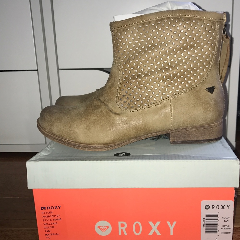 Roxy 'Vallerie' tan bootie